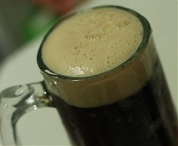 Темное нефильтрованное пиво