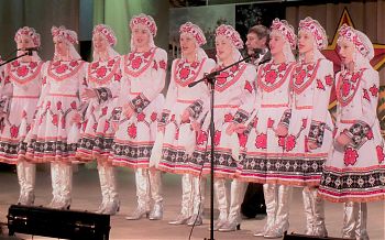 Компания «Канцлеръ» оказала материальную помощь ансамблю народной песни «Околица».